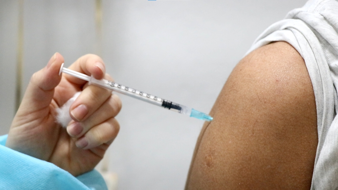 Casos de meningite aumentam em SC e autoridades reforçam importância da vacinação