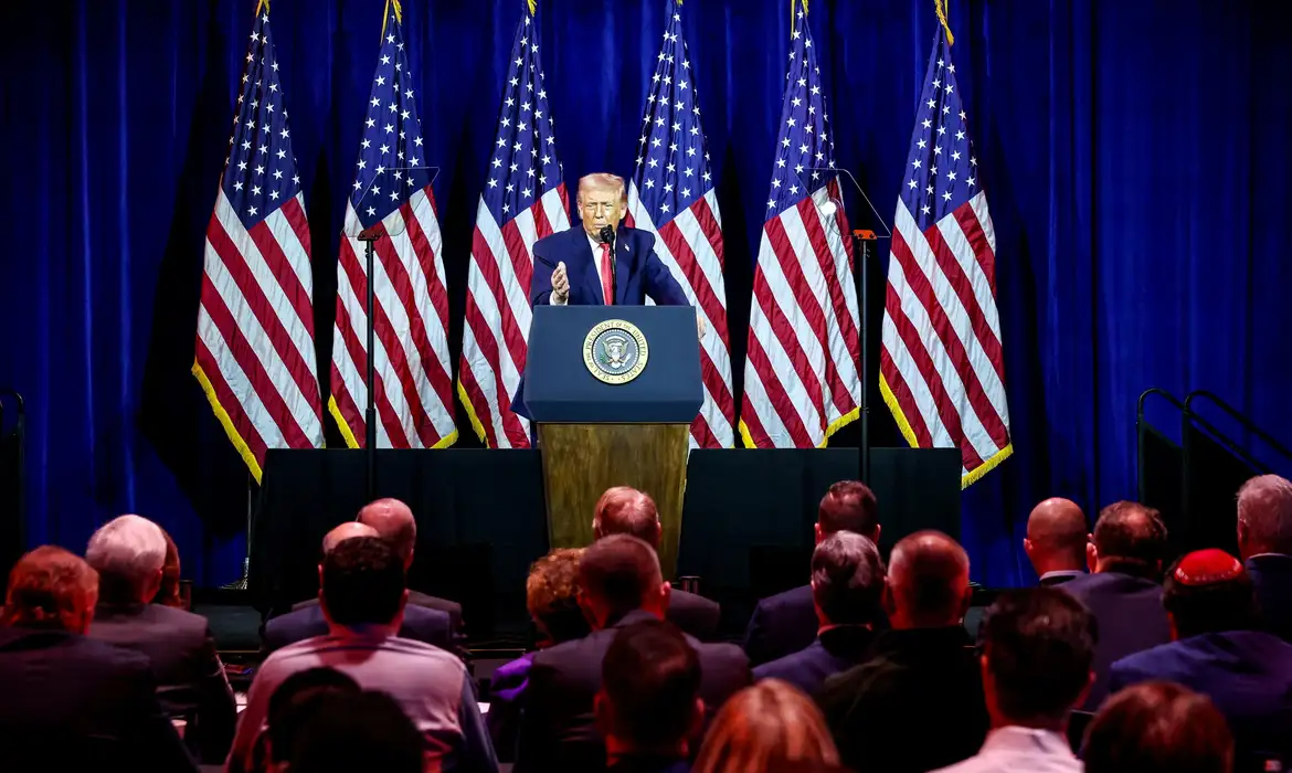 Trump elogia ação militar dos EUA na Venezuela em discurso a republicanos
