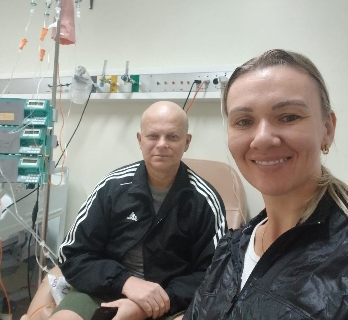 Esposa permanece ao lado do marido enfrentando câncer