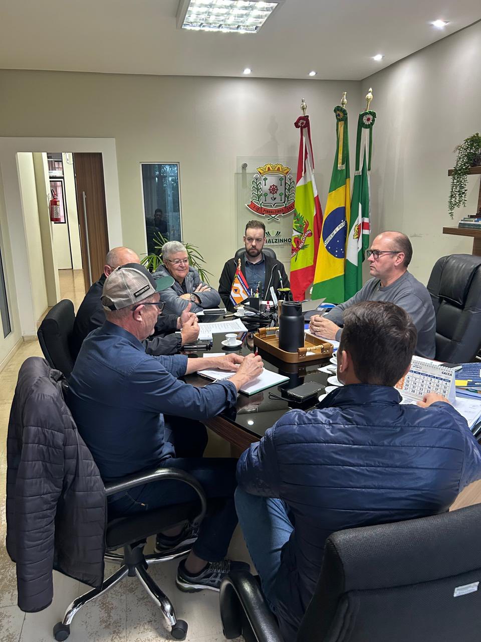 Pinhalzinho apoia criação de entidade para fortalecer produtores de leite em Santa Catarina