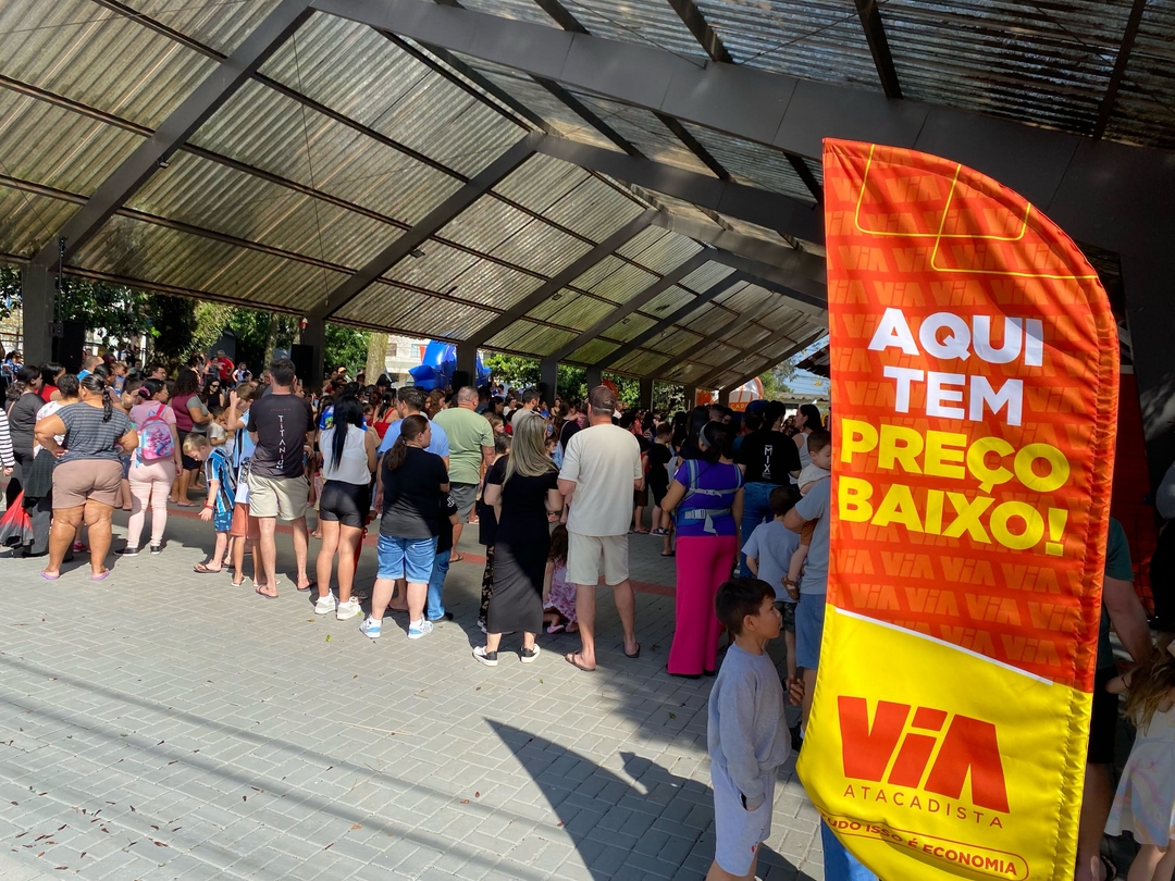 Via Atacadista reúne comunidade na praça central e esquenta clima para a inauguração em Pinhalzinho
