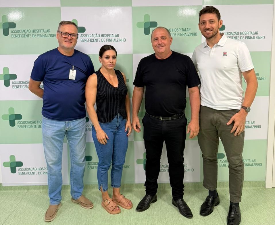 Prefeito e secretária de Saúde de Sul Brasil visitam Hospital de Pinhalzinho