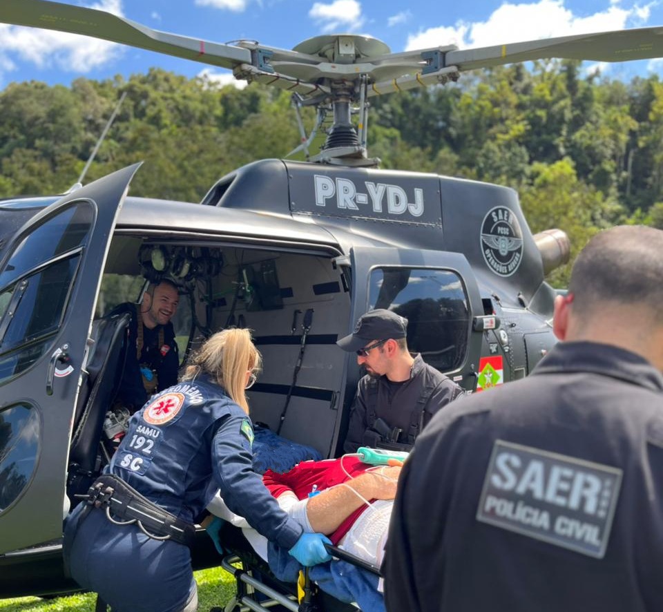 Homem sofre infarto e é transferido de helicóptero