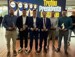 Cinco presidentes associados a ACAMOSC recebem prêmio de destaque em Brasília