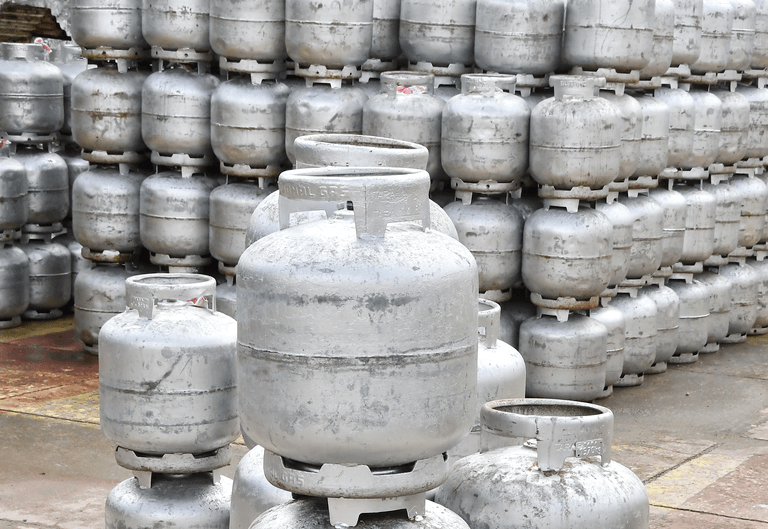 Governo injeta R$ 330 milhões para conter disparada do gás de cozinha