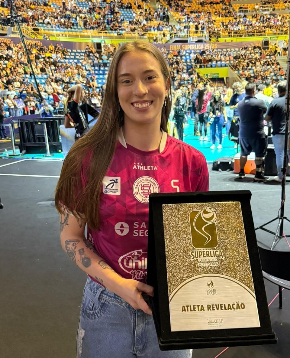 Jaqueline Schmitz é eleita atleta revelação da Superliga A