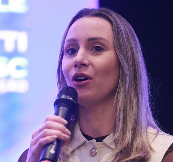 Prefeita Bárbara apresenta avanços de Modelo em evento estadual da UVESC