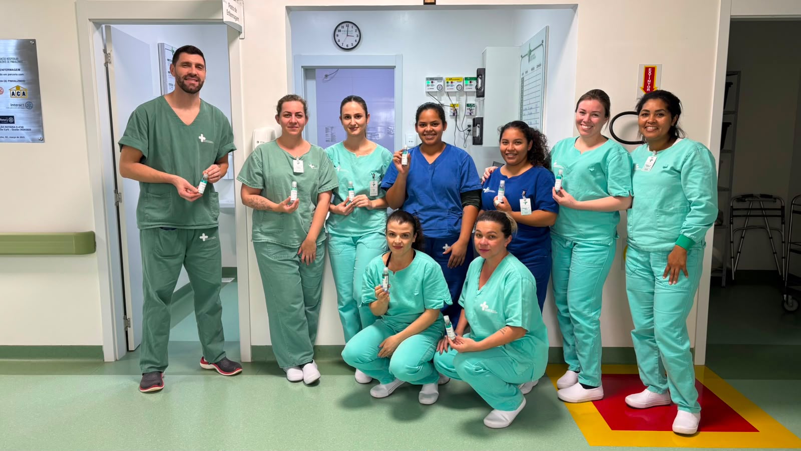 Hospital de Pinhalzinho reforça importância da higienização das mãos em ação com colaboradores