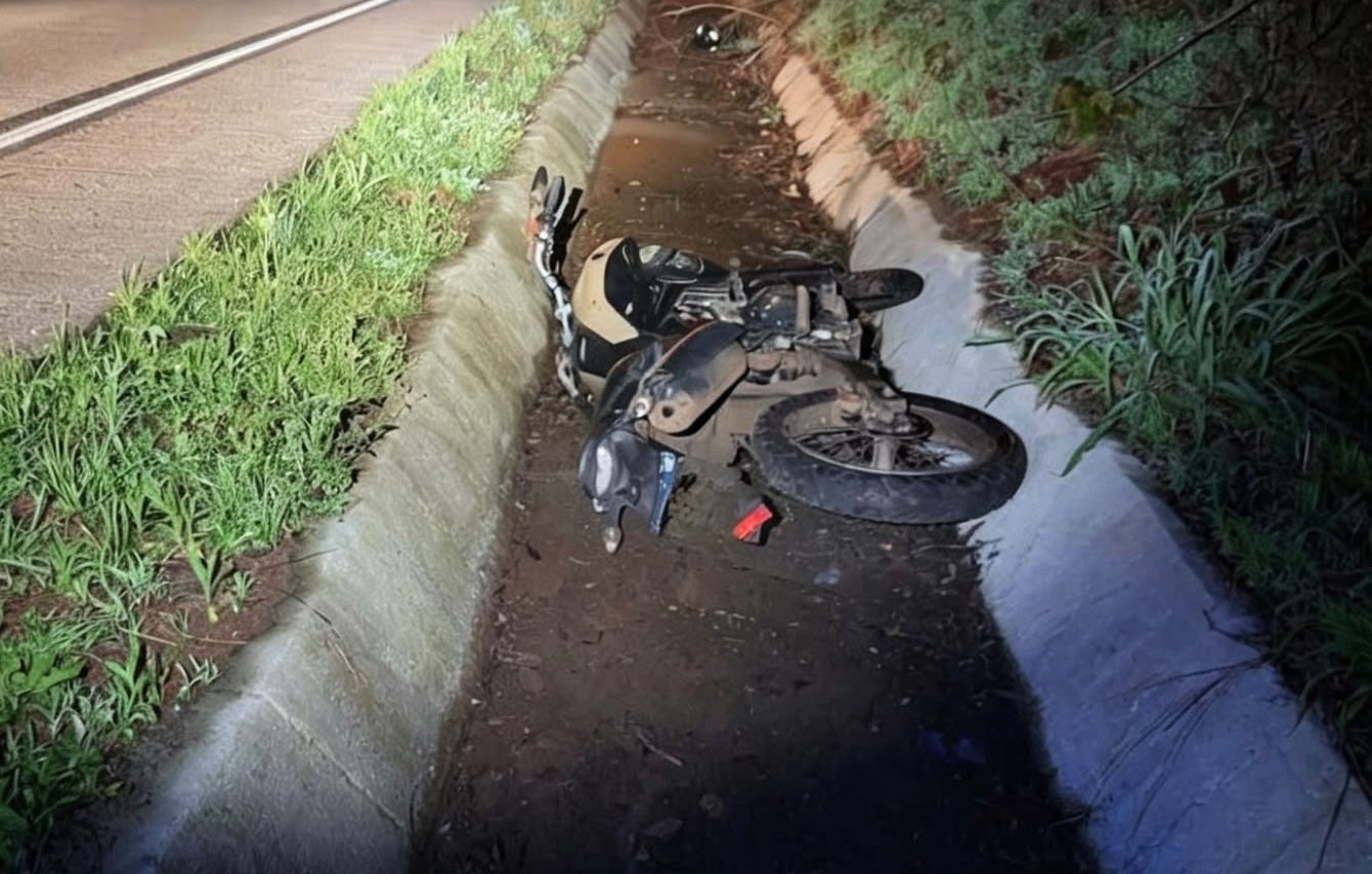Motociclista sofre ferimentos graves em Modelo