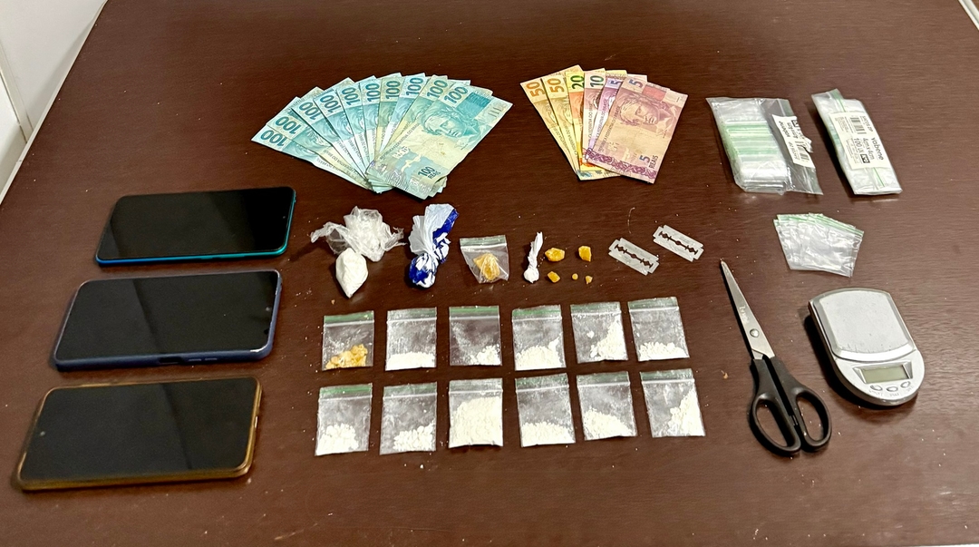 PM apreende crack e cocaína em Pinhalzinho