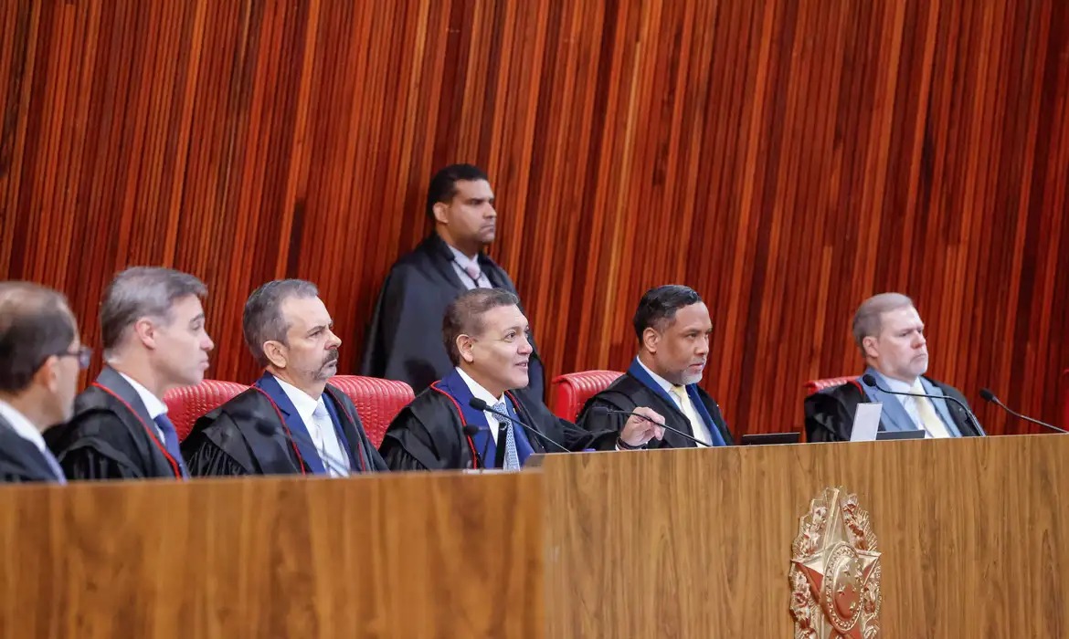 Votos de Garotinho são anulados pelo TSE e Douglas Ruas supera 50% no RJ
