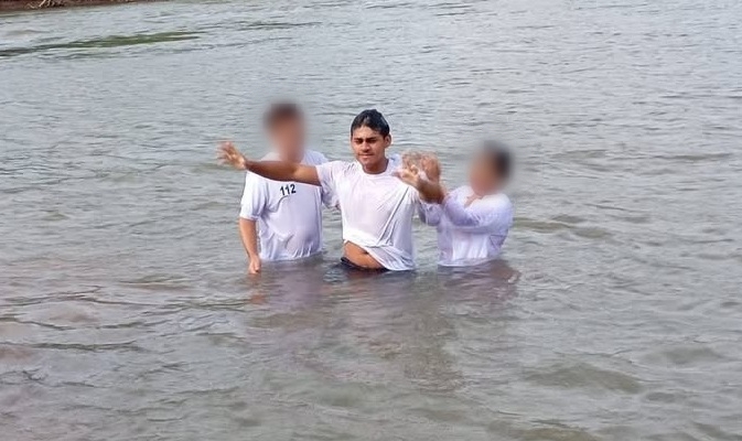 Batizado em rio, jovem morre afogado no mesmo lugar um dia depois