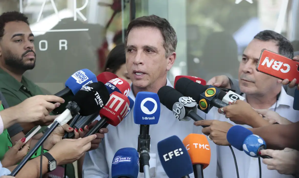 Médicos confirmam traumatismo craniano leve em Jair Bolsonaro