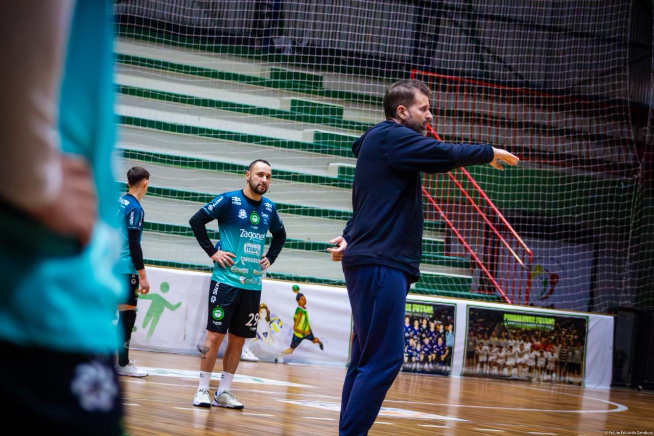 Líder da Série Prata, Pinhalense inicia sequência de jogos fora de casa