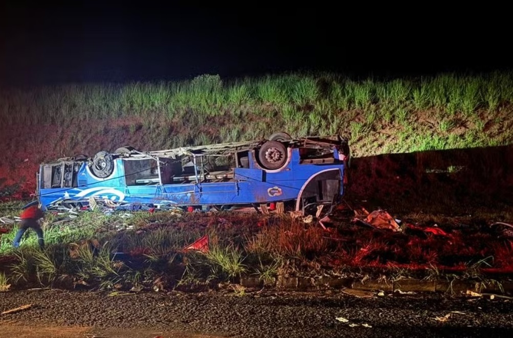 Grupo que iria trabalhar em Santa Catarina sofre capotamento fatal