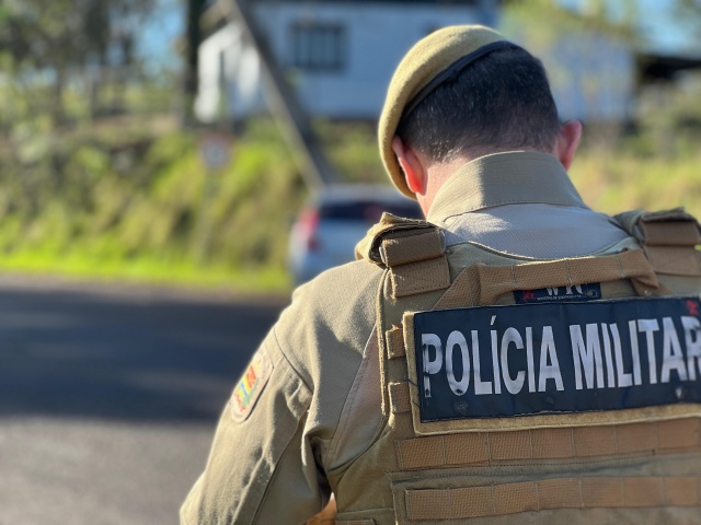 Mãe é agredida enquanto segurava filho de 4 meses