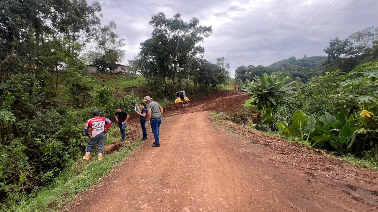 Prefeitura inicia melhorias em estrada no interior de Nova Itaberaba