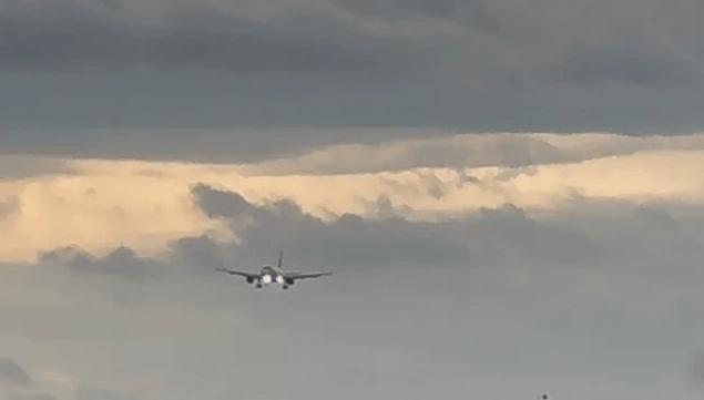Avião faz "pouso caranguejo" em Chapecó