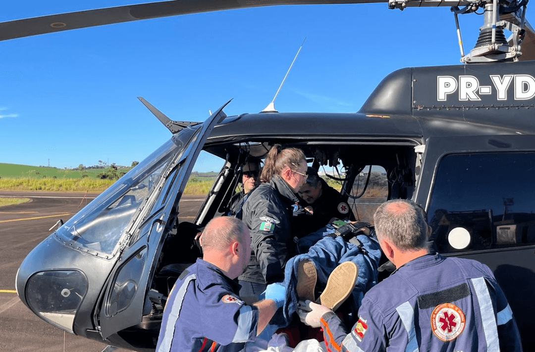 Helicóptero faz sequência de resgates no Oeste