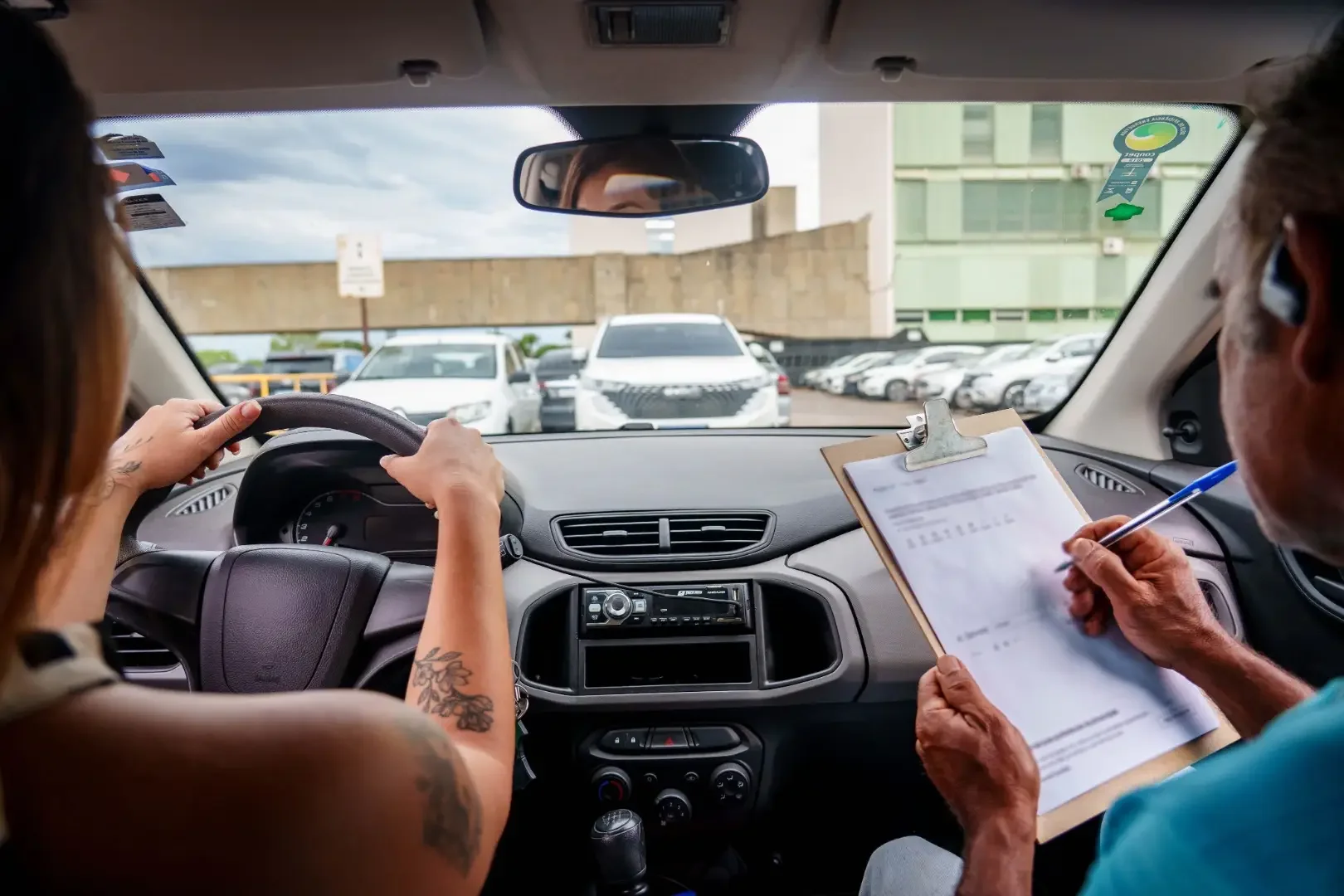 STF mantém regra que permite carro particular em aulas e prova para tirar CNH