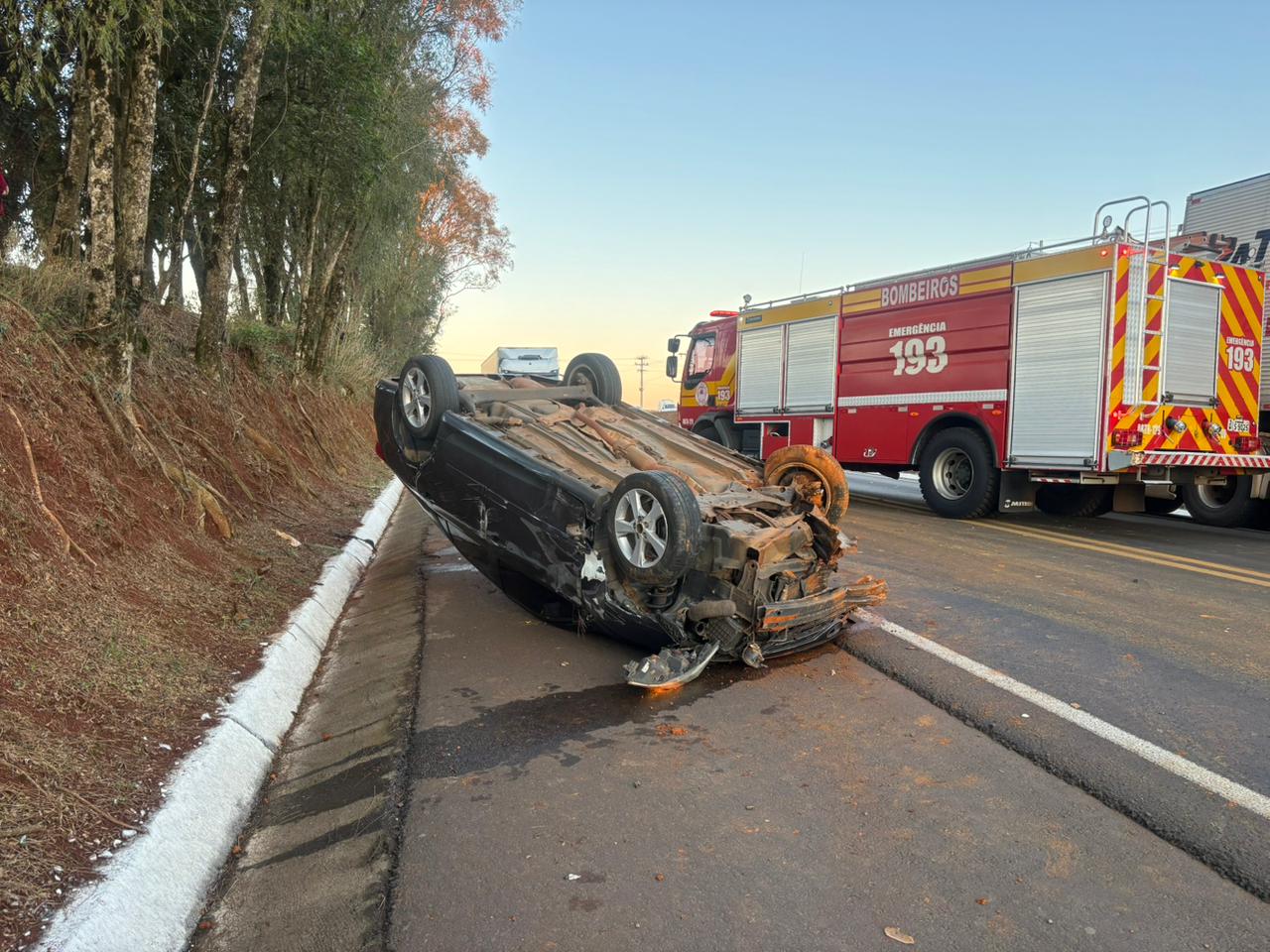 Grávida fica ferida em acidente na BR-282