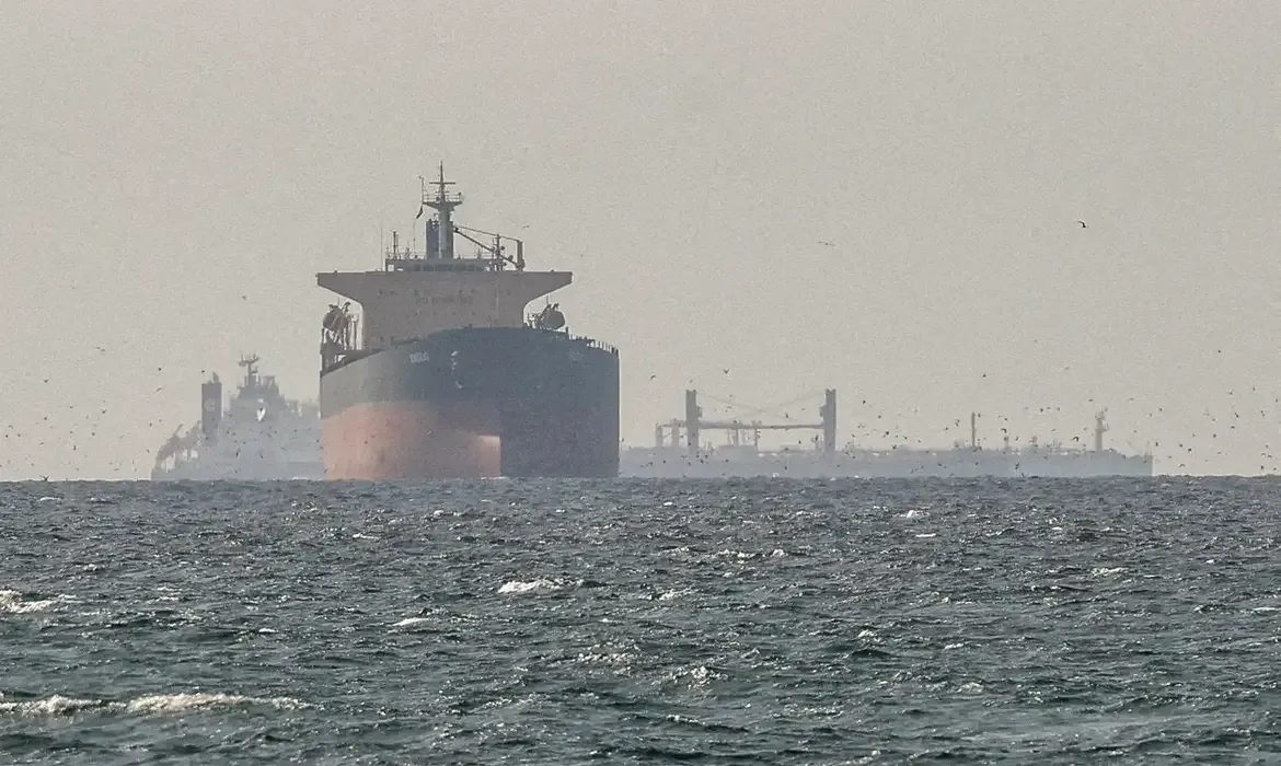 Disparo do petróleo marca escalada de tensão no Estreito de Ormuz