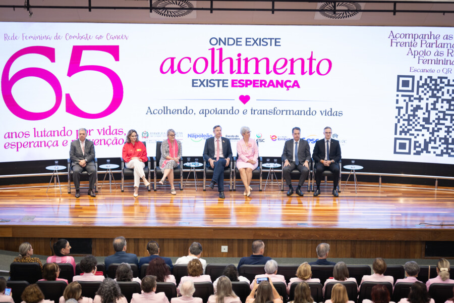 Emoção, aplausos e histórias de coragem marcam homenagem aos 65 anos da Rede Feminina