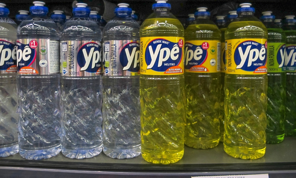 Anvisa mantém bloqueio de lotes da Ypê após falhas em produção e libera itens mais recentes