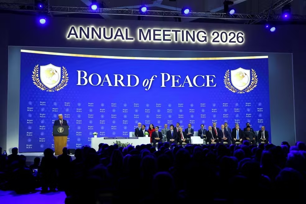 Trump lança “Conselho da Paz”, critica a ONU e propõe transformar Gaza em polo de arranha-céus