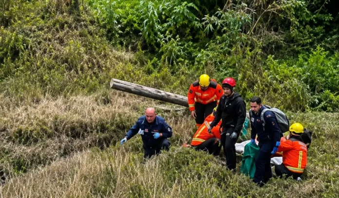 Pai faz de tudo para salvar filho ferido
