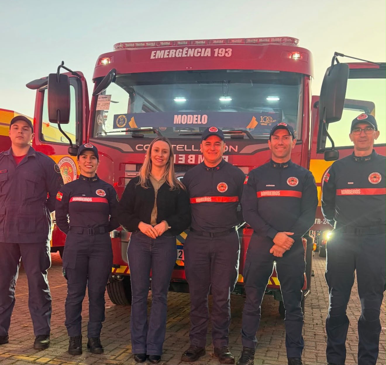 Modelo recebe novo caminhão para reforçar atendimento dos Bombeiros