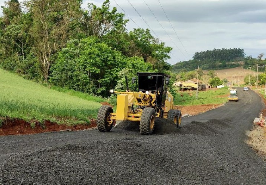 Trânsito será interrompido para obras de asfaltamento na Linha Pio X, em Pinhalzinho