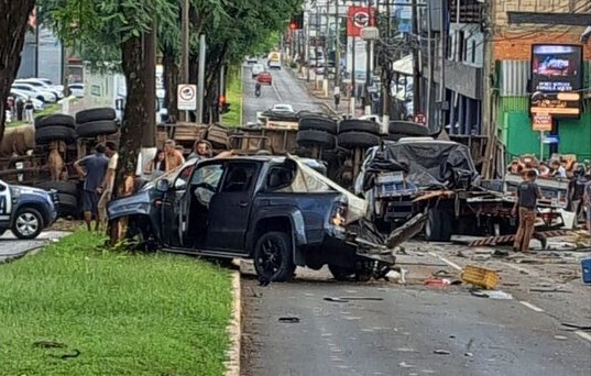 Caminhoneiro que atingiu vários veículos em Chapecó é solto