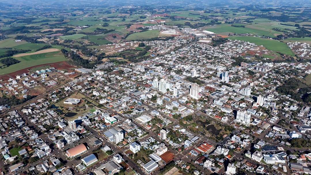 Indústria responde por quase metade dos empregos formais de Pinhalzinho