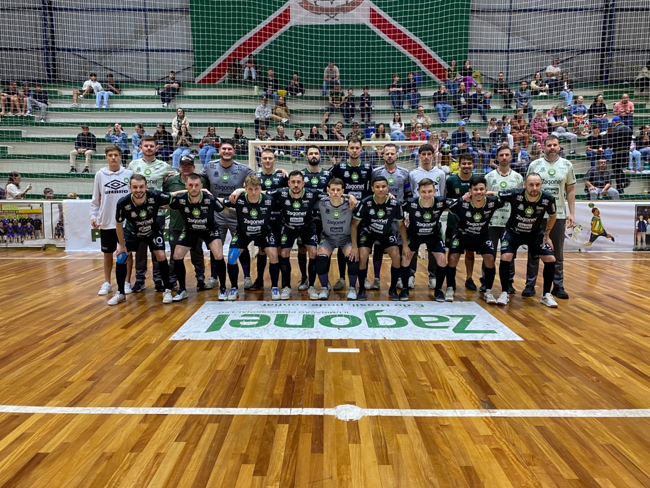 Pinhalense é derrotada, mas mantém vice-liderança
