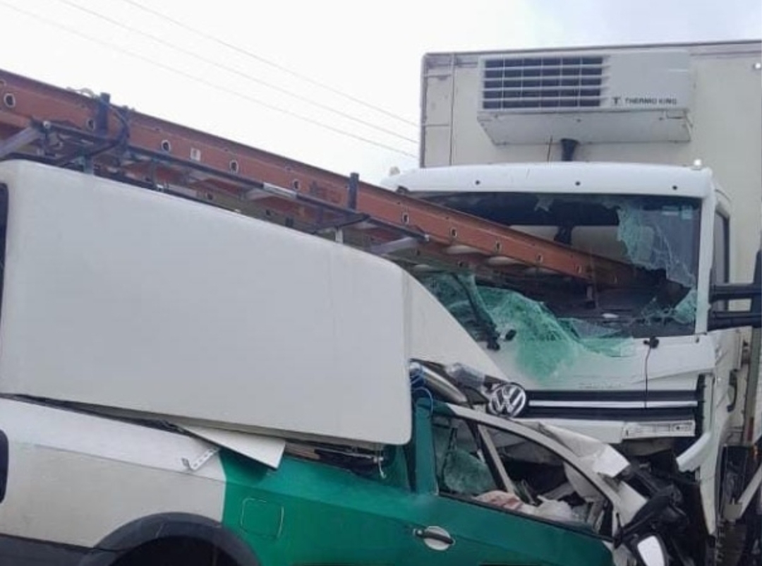 Escada atinge fatalmente caminhoneiro em batida