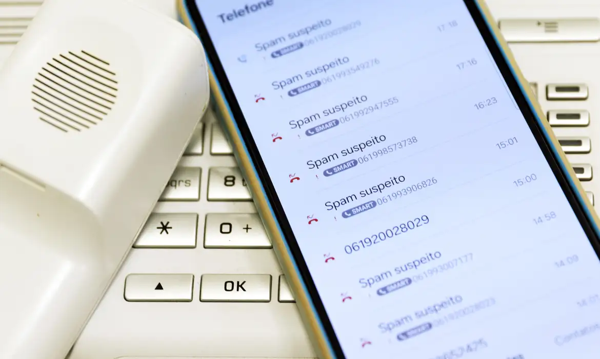 Golpe do falso gerente por telefone acende alerta em clientes de bancos no Brasil