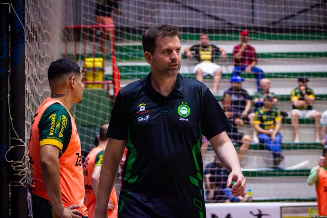 Temporada nova, mas comando mantido na Pinhalense Futsal Zagonel