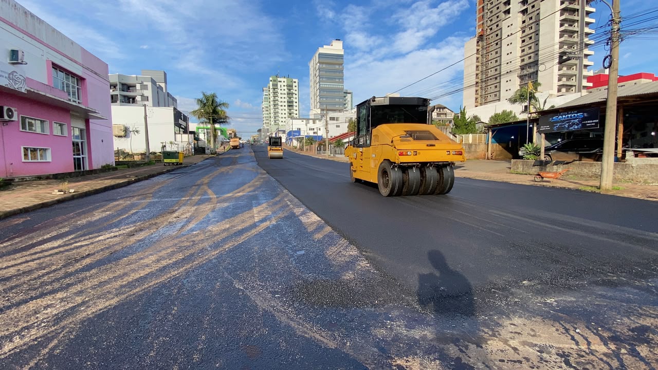 Rota SOS de Pinhalzinho recebe novo recapeamento asfáltico para melhorar acesso ao hospital
