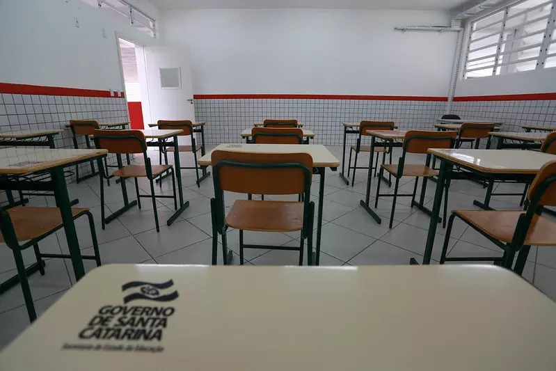 Estado abre processos contra dois professores investigados por assédio sexual em escolas