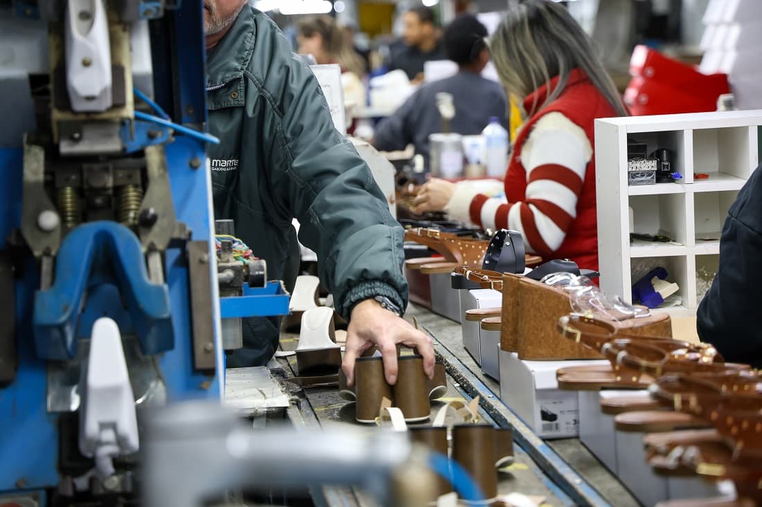 Indústria catarinense registra segundo maior crescimento do país em 12 meses