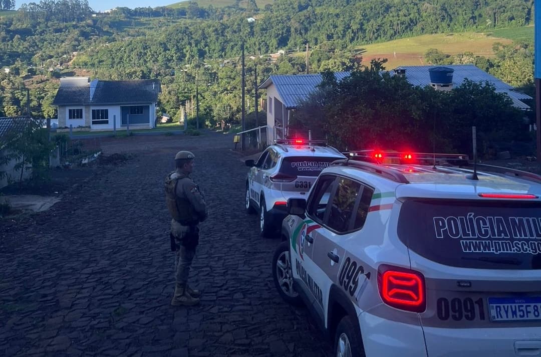 Casal procurado pela Justiça é encontrado pela PM