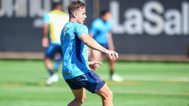 Grêmio antecipa treinos e Arthur se prepara para estreia