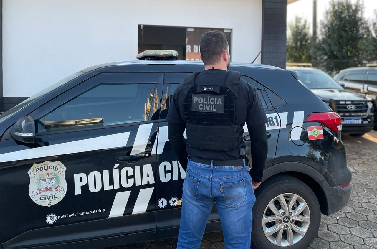 Agente foi atrás do agressor (Foto: Henrique Paulo Koch )