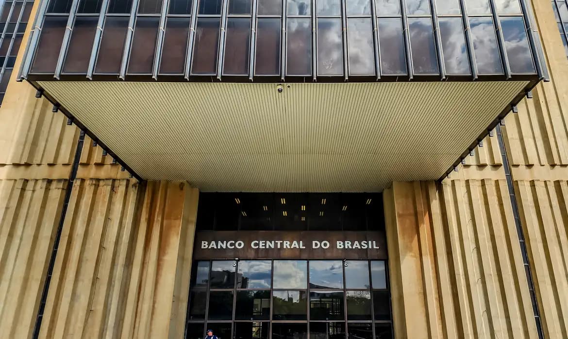 Banco Central eleva Selic para 14,25% ao ano
