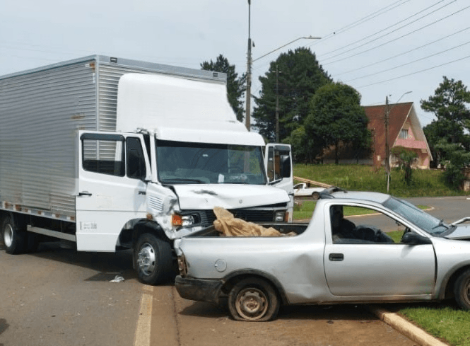 Motorista de 100 anos morre em acidente grave na BR-470