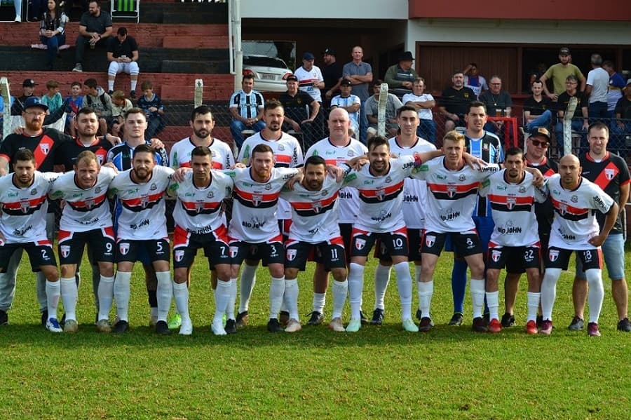 Diante de seu torcedor o Ajap fez o placar necessário, mas parou no goleiro adversário nos pênaltis (Foto: Divulgação Ajap)