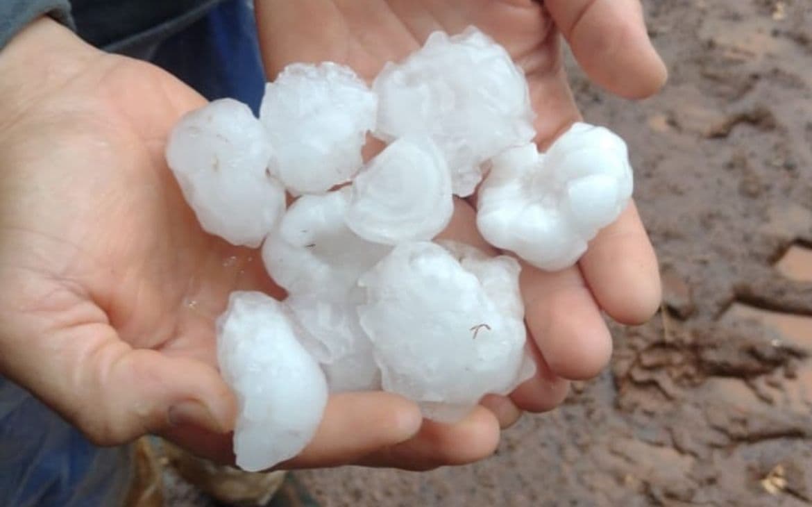Granizo em grande quantidade na cidade de Nova Itaberaba (Foto: Divulgação)