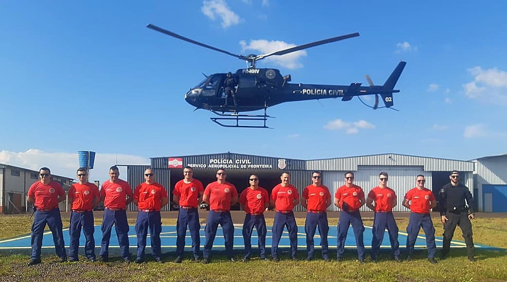 Bombeiros participam de de treinamento de instruções de voos  (Foto: SAER)