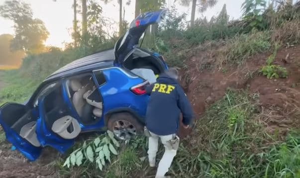 Compass cheio de entorpecentes (Foto: PRF)